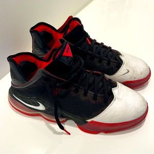 Basketball shoes